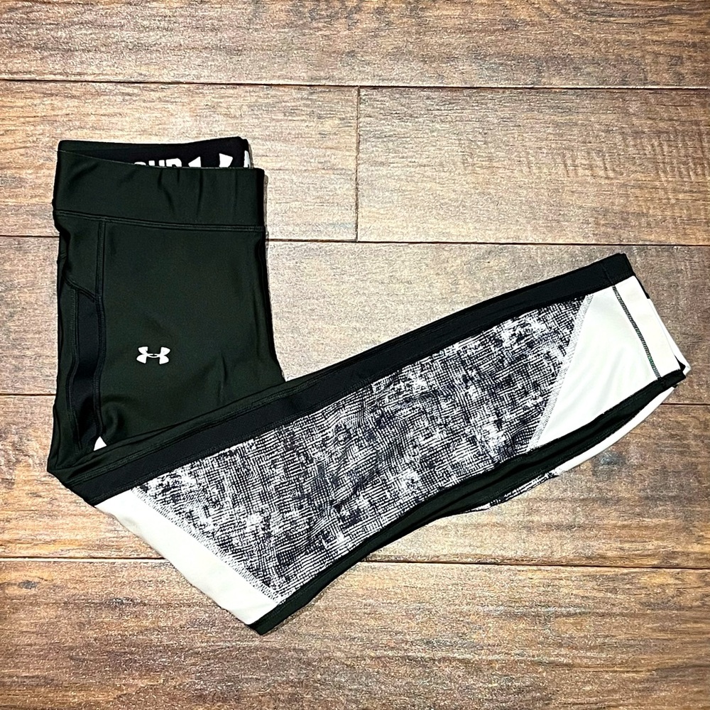 Medium Under Armour HeatGear Branded Leggings